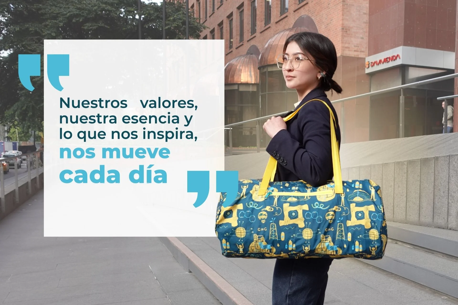 muestra a mujer conproducto revive by consultec con los valores de la marca